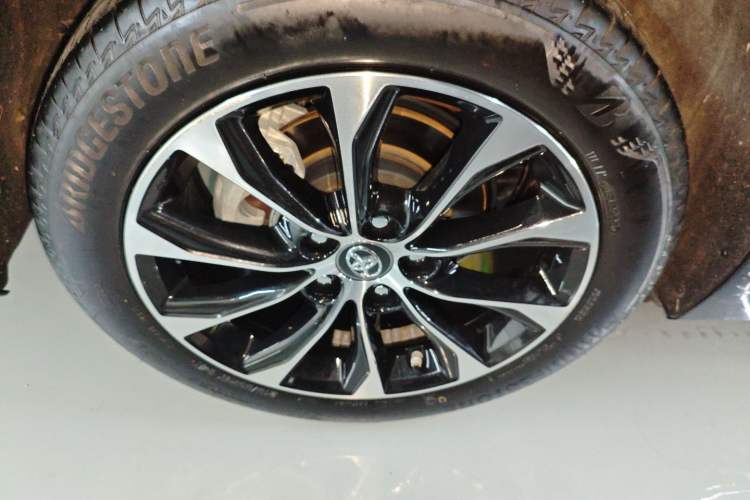 Used Toyota Avalon 2023 2.0L Premium Edition
