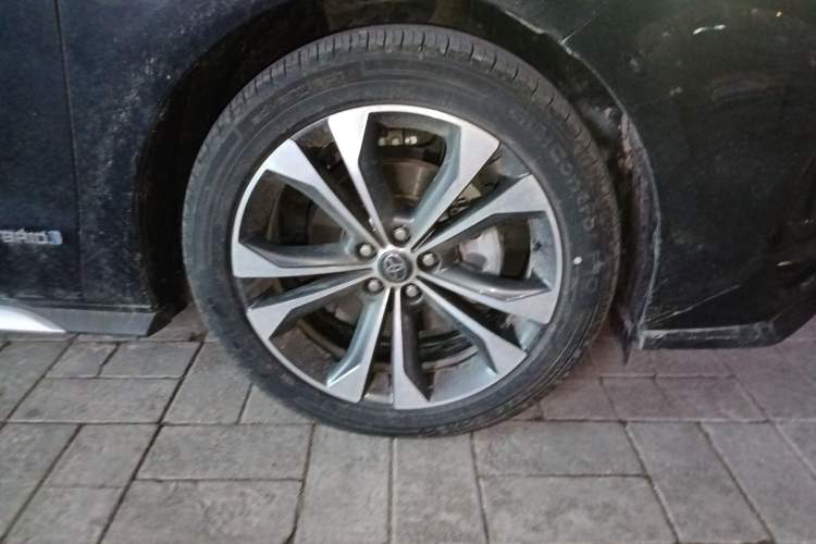 Used Toyota Granvia 2023 2.5L Hybrid Prestige PLUS Edition Right Front Wheel Hub
