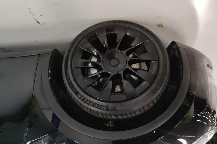 Used Tesla Model Y 2021 Standard Range Rear-Wheel Drive Version Exterior 4