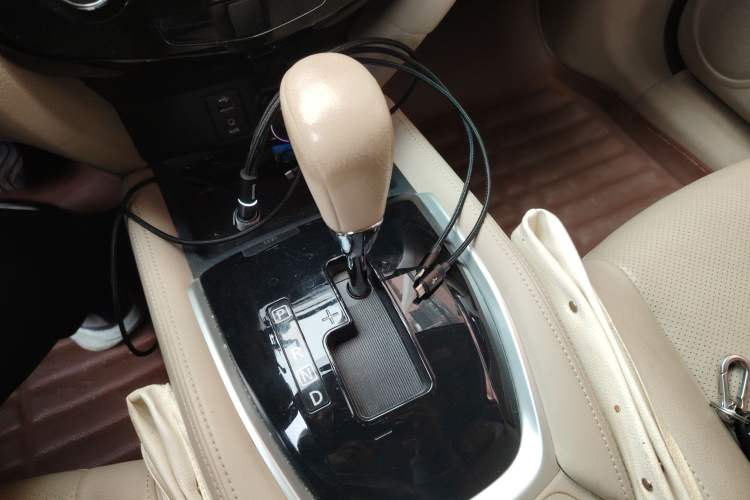 Used Nissan X-Trail 2016 2.5L CVT Sport Edition 4WD Gear Lever