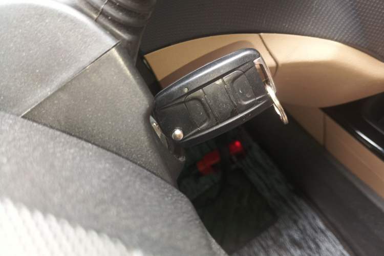 Used Wuling Hongguang 2014 1.5L S Automatic Luxury Model Interior 1