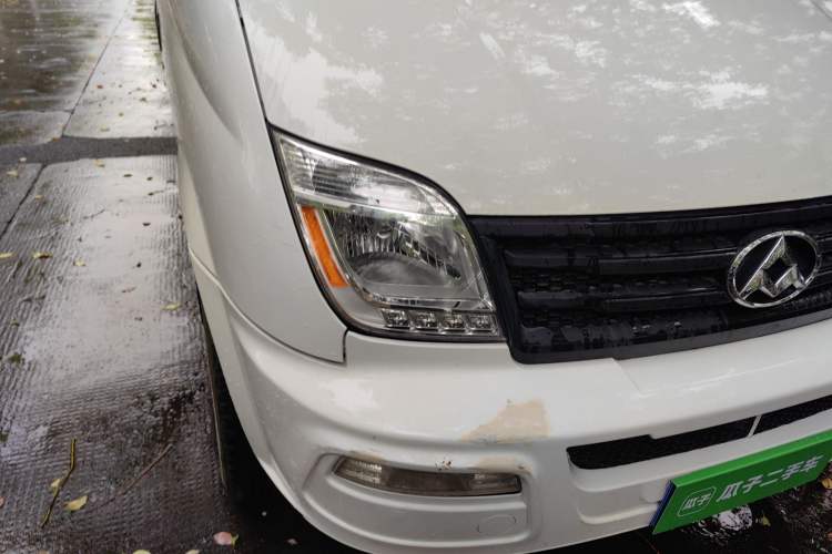 Used SAIC MAXUS Xintu V80 2015 2.5T AMT Aoyuntong Edition Short Wheelbase Low Roof Right Front Headlight