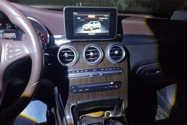 Used Mercedes-Benz GLC 2018 GLC 260 4MATIC Luxury Model
