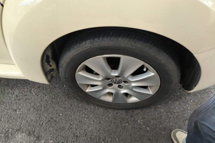 Used Volkswagen Beetle 2010 1.6 AT Right Front Wheel Hub