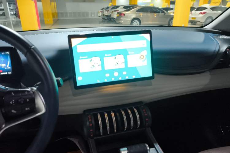 Used BYD Yuan PLUS 2022 430 km Luxury Version Audio And AC Panel