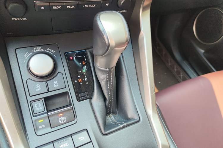 Used Lexus NX 2015 200 Front-Wheel Drive X-Trail SE Edition Gear Lever