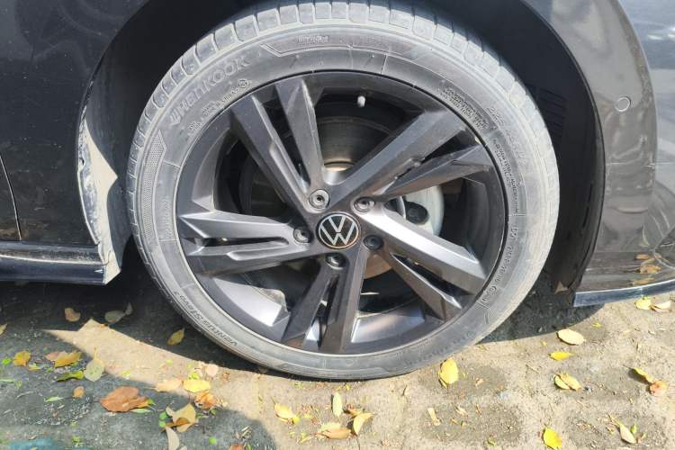 Used Volkswagen Golf 2021 280TSI DSG R-Line Right Front Wheel Hub