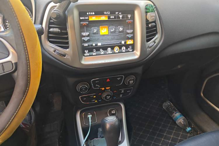 Used Jeep Compass 2017 200T Automatic Family Edition Audio And AC Panel