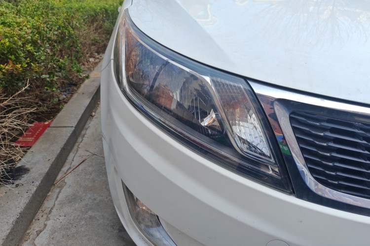 Used Kia K2 2012 Sedan 1.4L MT GLS Commemorative Edition Right Front Headlight