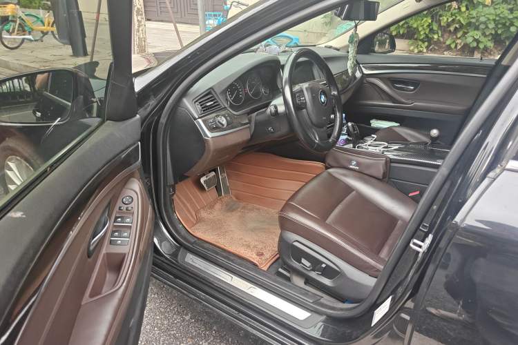 Used BMW 5 Series 2014 525Li Luxury Design Package
