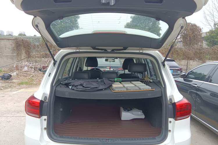 Used Volkswagen Tiguan 2017 300TSI Automatic Two-Wheel Drive Silk Road Luxury Edition Trunk