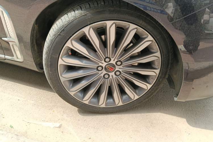 Used Hongqi H9 2022 3.0T Smart Connect Flagship Four-Seater Version Right Front Wheel Hub