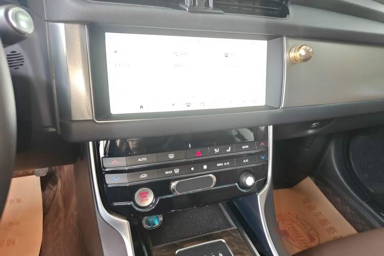 Used Jaguar XFL 2019 XFL 2.0T 250 PS Two-Wheel-Drive Luxury Edition