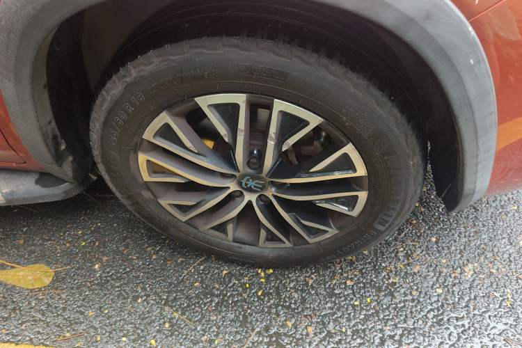 Used BYD Song New Energy 2017 Song DM 1.5TID All-Wheel Drive Prestige Model Right Front Wheel Hub