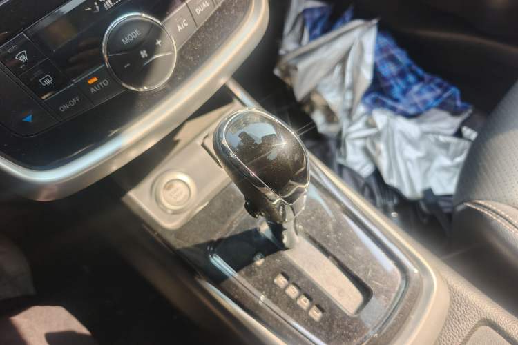 Used Nissan Tiida 2016 1.6L CVT ZhiZun Edition Gear Lever