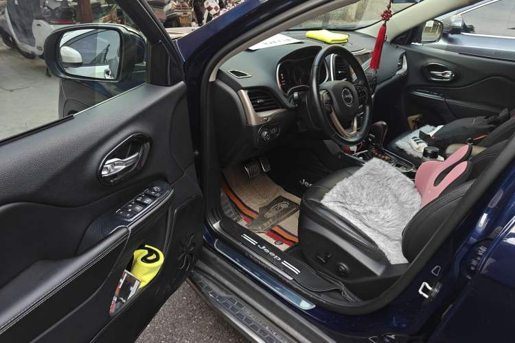 Used Jeep Cherokee 2017 2.4L Leading Edition
