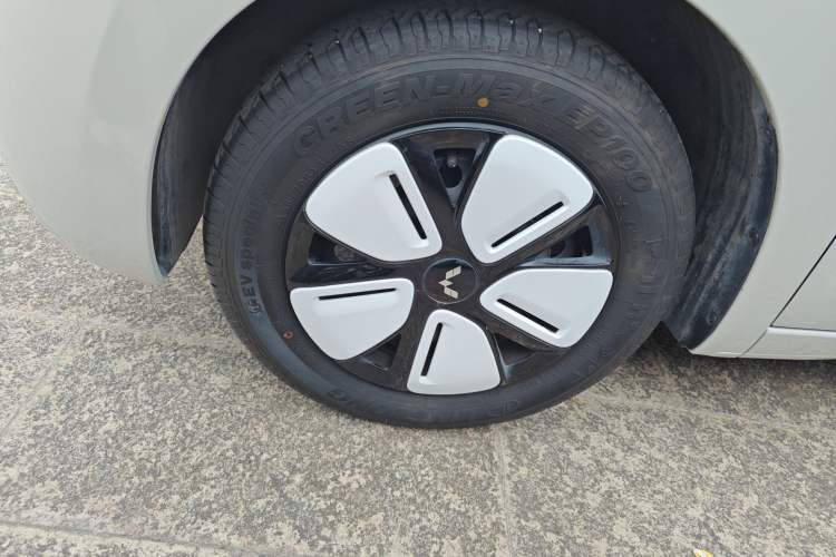 Used Wuling Hongguang MINIEV 2025 Four-Door Version Advanced Edition Left Front Wheel Hub