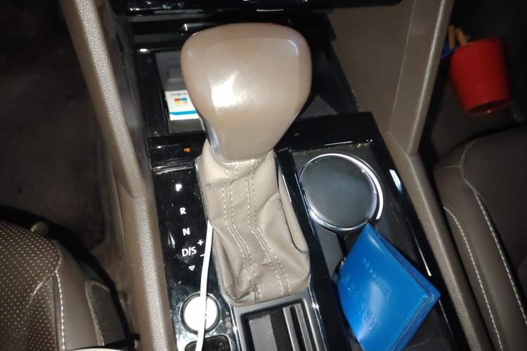 Used Volkswagen Viloran 2020 330TSI Luxury Edition Gear Lever