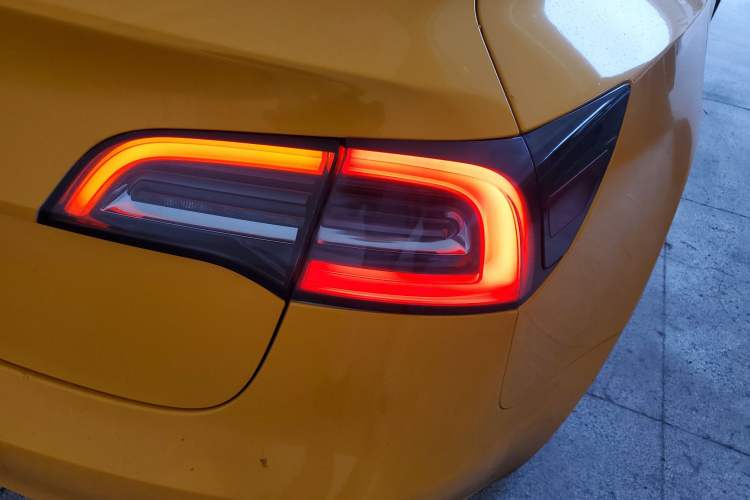 Used Tesla Model 3 2021 Standard Range Rear-Drive Upgraded Version Right Rear Taillight