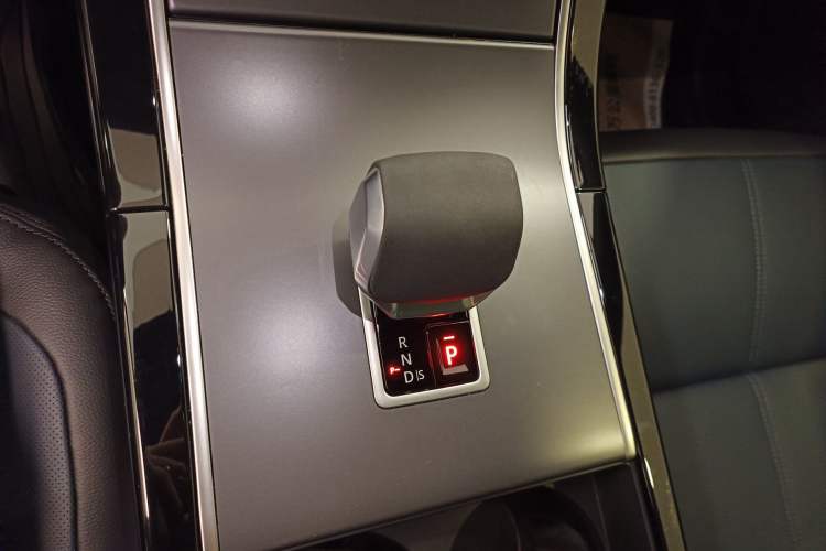 Used Land Rover Range Velar 2024 Dynamic SE
