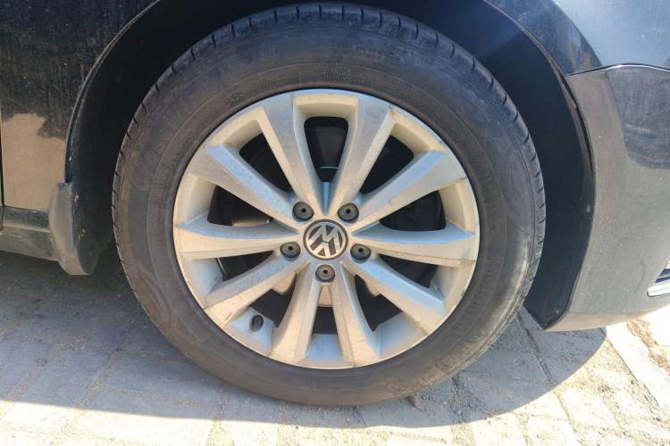 Used Volkswagen Magotan 2015 1.8TSI Advanced Model Right Front Wheel Hub