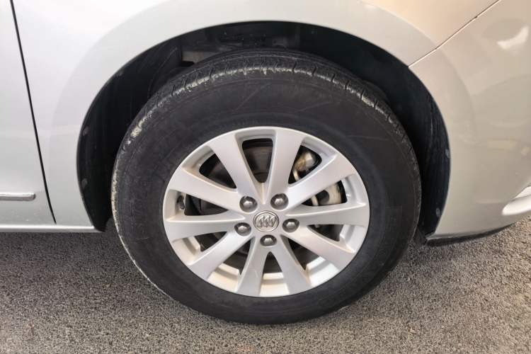 Used Buick GL8 2017 25S Luxury Version China V Standard Right Front Wheel Hub