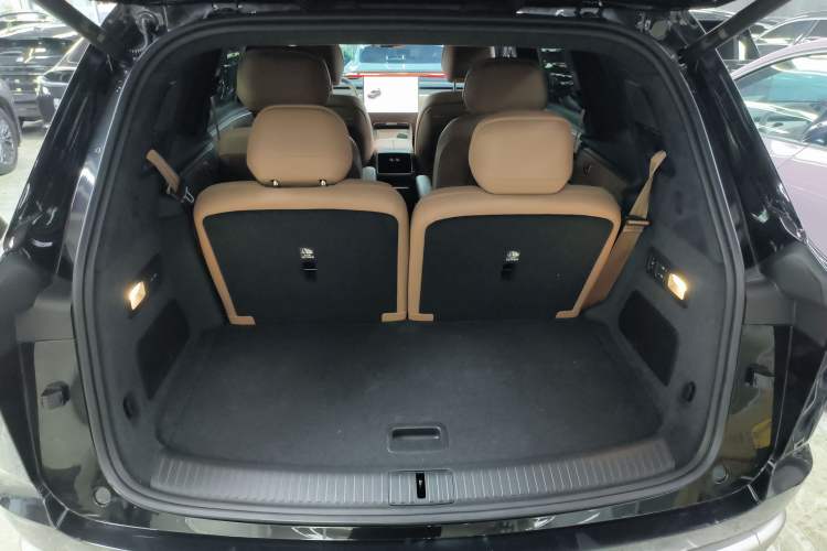 Used ONVO Luxeed L90 2025 Model—Max Six-Seater Version
