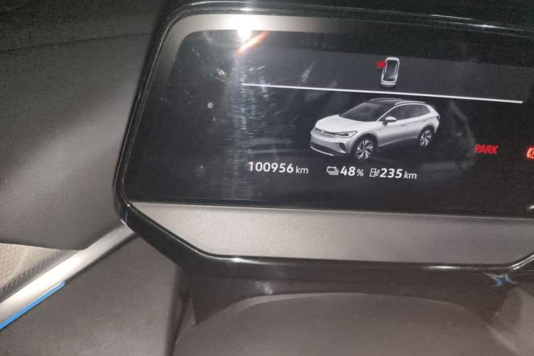 Used Volkswagen ID.4 CROZZ 2021 Long-Range PRO Two-Wheel Drive Version Odometer Close Up