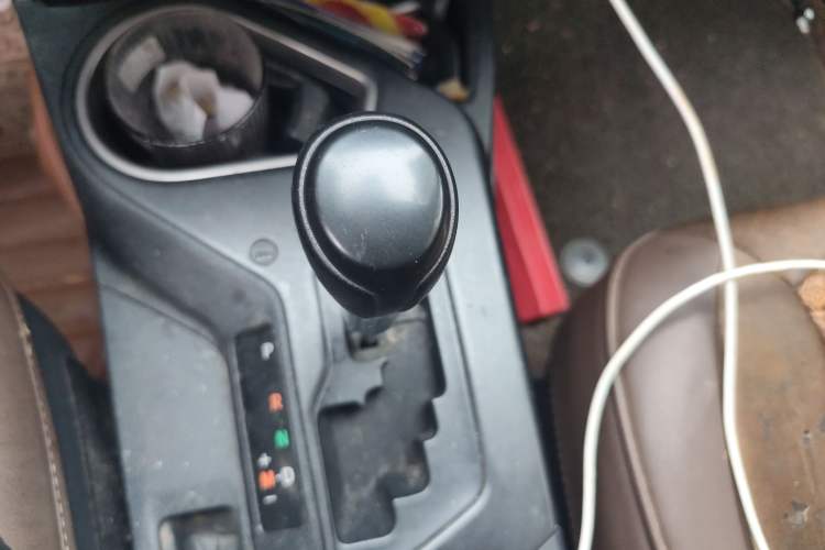 Used Toyota RAV4 2016 2.0L CVT Two-Wheel Drive Fashion Edition China V Standard
