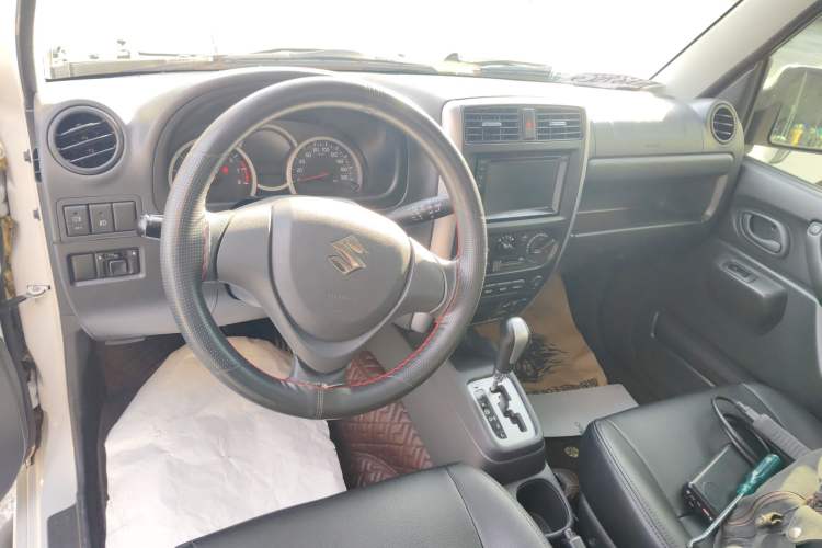 Used Suzuki Jimny 2015 1.3 AT JLX Center Console