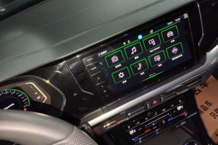 Used Volkswagen Passat 2024 380TSI Luxury Edition Audio And AC Panel