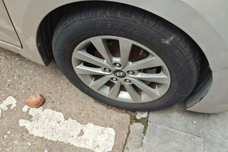 Used Hyundai Mistra 2014 1.8L Automatic Smart GLS Right Front Wheel Hub