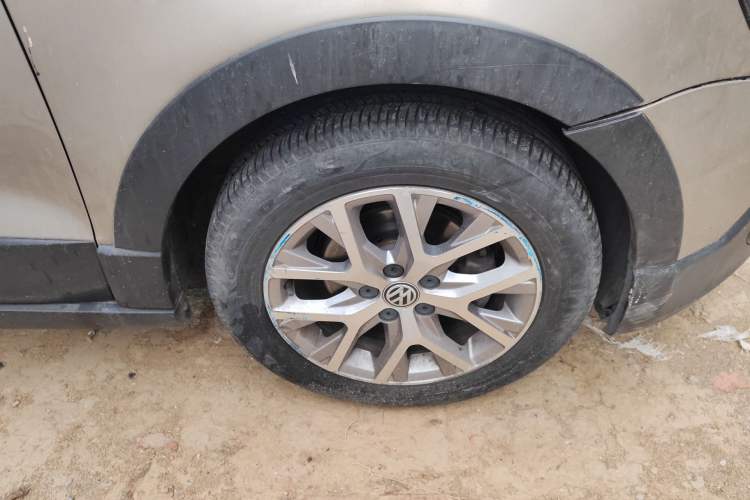 Used Volkswagen Polo 2016 1.6L Cross Polo Automatic Right Front Wheel Hub