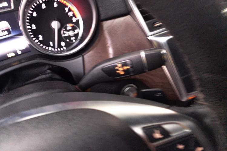 Used Mercedes-Benz GL-Class 2014 GL 400 4MATIC Luxury Model Gear Lever