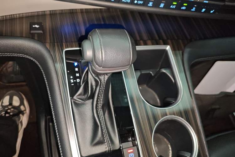 Used Toyota Granvia 2022 2.5L Hybrid Prestige Edition