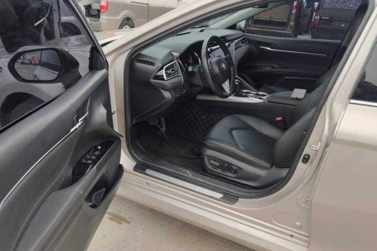 Used Toyota Camry 2019 Revised Version Dual-Engine 2.5 HG Luxury Edition

