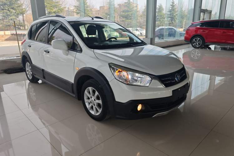 Used Venucia R50X 2015 1.6L Manual Luxury Edition