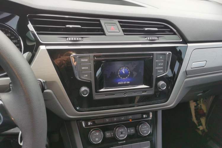 Used Volkswagen Touran 2016 Volkswagen Touran L 280TSI DSG Comfort Edition