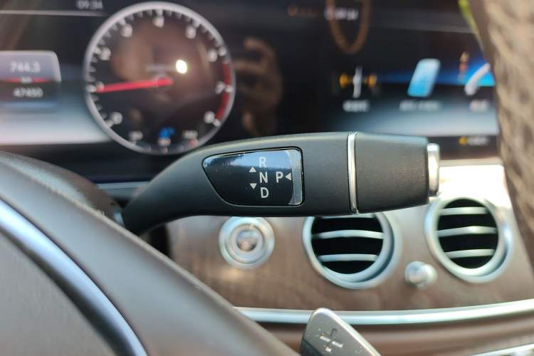 Used Mercedes-Benz E-Class 2018 Facelift E 300 L Luxury Edition Gear Lever