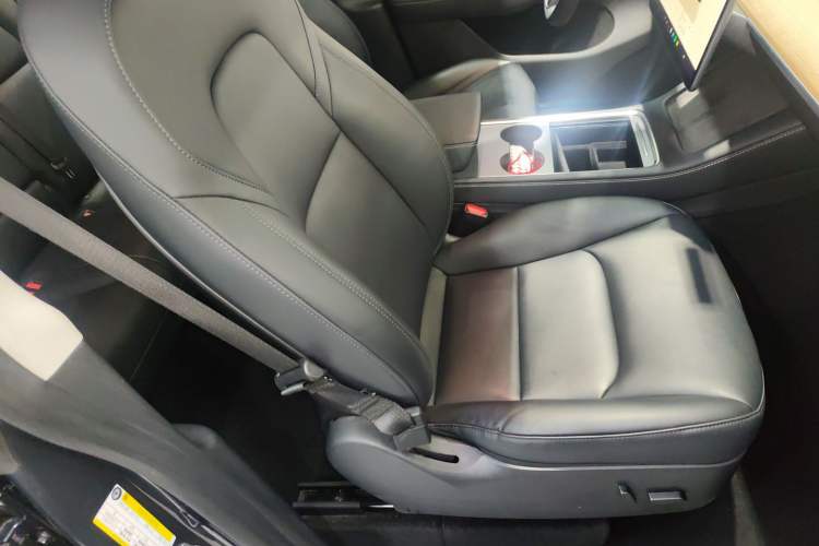 Used Tesla Model Y 2022 Long-Range All-Wheel-Drive Version
