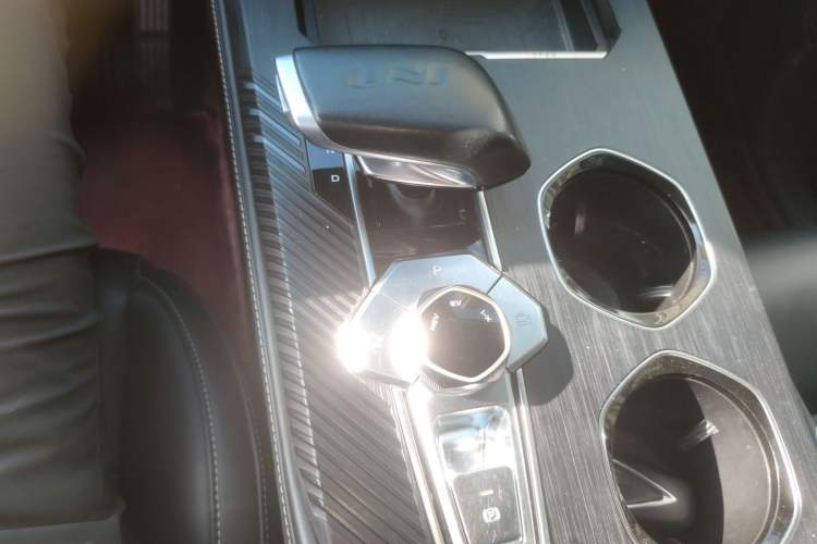 Used CHANGAN UNI-K iDD 2023 Zhidian iDD 1.5T 135km Smart & Fun Model Gear Lever