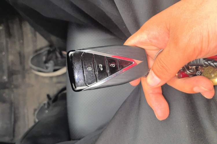 Used Venucia V 2022 260T Black Horse Edition · Idol Vehicle Key