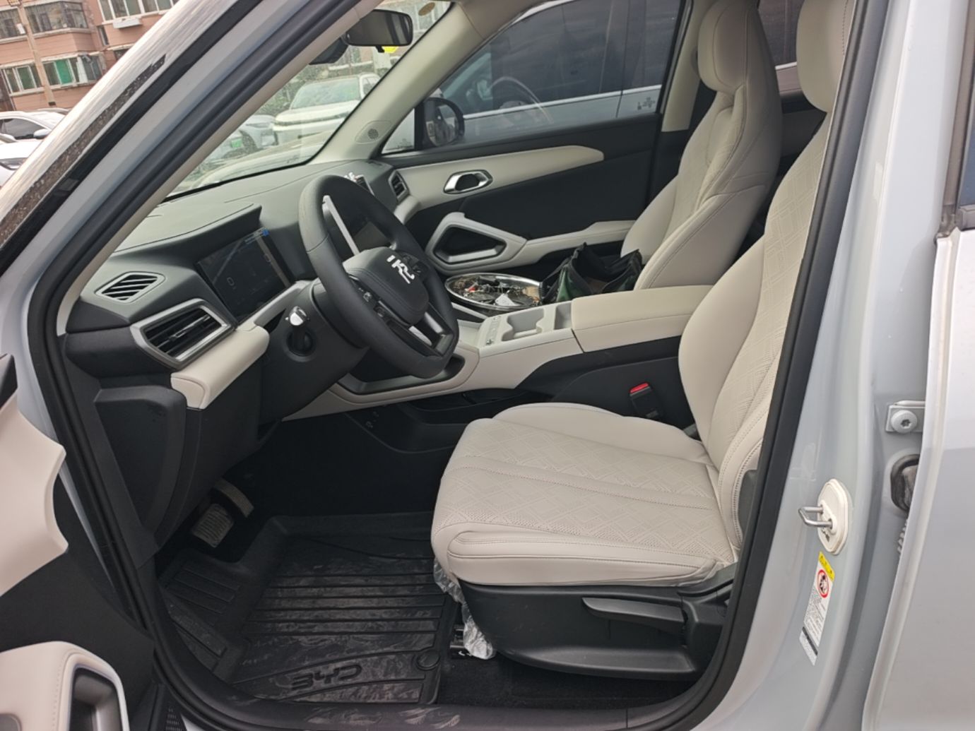 BYD Yuan UP 2025 Model 301KM Leading Version — снимка 17