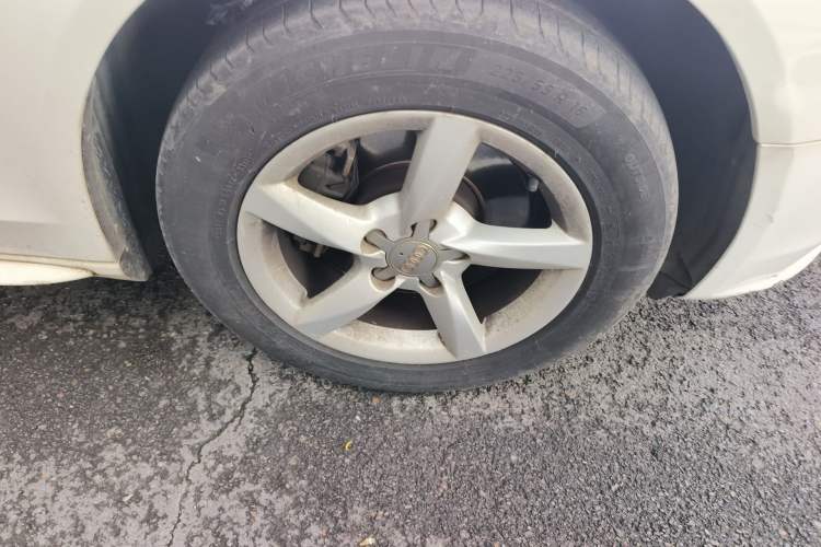 Used Audi A4L 2013 35 TFSI Automatic Comfort Model Right Front Wheel Hub