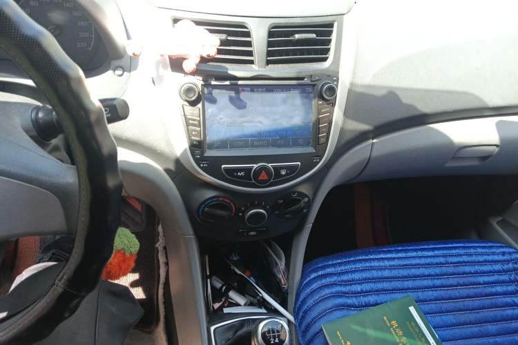 Used Hyundai Verna (older generation) 2016 1.4L Manual Smart GLS Trim Audio And AC Panel