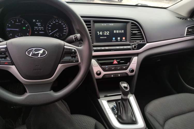 Used Hyundai Elantra (6th Generation / Lingdong) 2016 1.6L Automatic ZhiXuan – Elite Version Audio And AC Panel