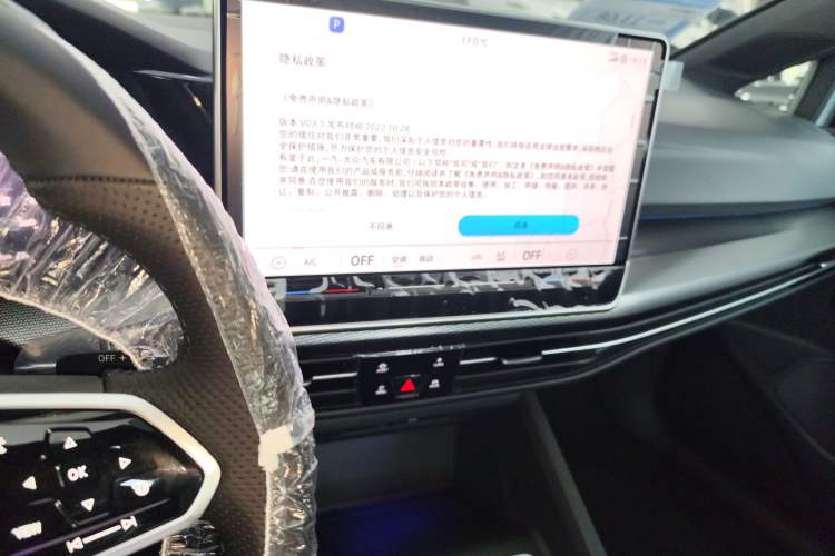 Used Volkswagen Golf 2025 Facelift 300TSI R-Line Audio And AC Panel