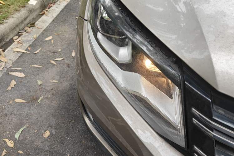 Used Volkswagen Tiguan 2015 1.8TSI Automatic Two-Wheel Drive Comfort Edition Right Front Headlight