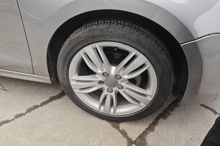 Used Volkswagen Sagitar 2012 1.4TSI Automatic Fashion Edition Right Front Wheel Hub