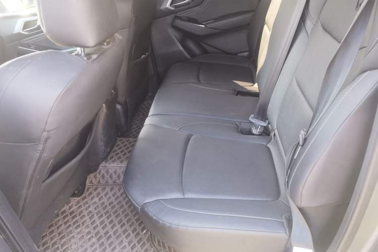 Used Isuzu D-MAX 2023 2.5T Manual Two-Wheel Drive Diesel Flagship Version with Long Wheelbase
